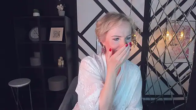 Snapshot of Sandra_Kind chatting on March 15, 2025, 5:52 am Sandra Kind online show from March 15, 2025, 5:52 am