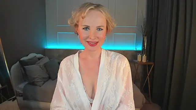 Snapshot of Sandra_Kind chatting on March 18, 2025, 5:31 am Sandra Kind online show from March 18, 2025, 5:31 am