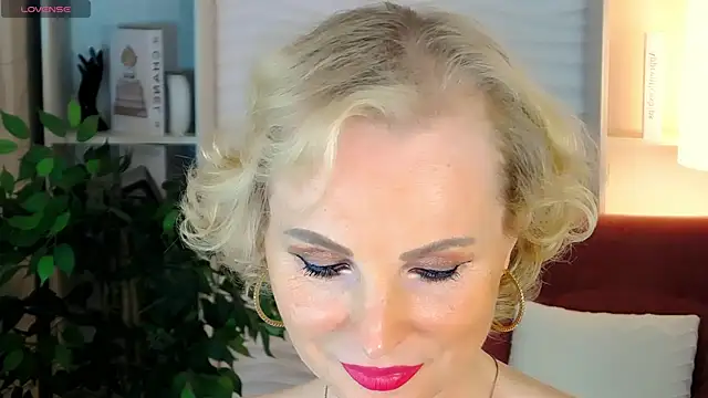 Snapshot of Sandra_Kind chatting on September 14, 2025, 6:01 am Sandra Kind online show from September 14, 2025, 6:01 am