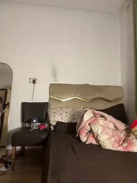 Roroo002 online show from September 18, 2025, 9:28 pm