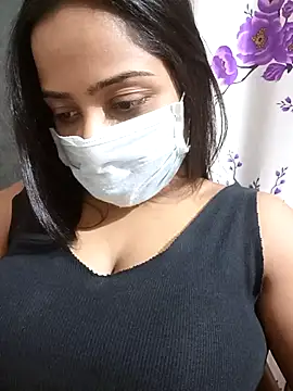 COZY ROZI online show from November 6, 2025, 6:20 pm