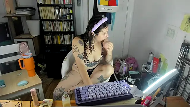 Snapshot of Rosiee69_ chatting on October 11, 2025, 6:28 pm Rosiee69  online show from October 11, 2025, 6:28 pm
