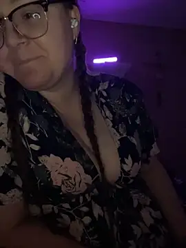 Snapshot of HTXBELLE chatting on February 25, 2025, 12:47 am HTXBELLE online show from February 25, 2025, 12:47 am