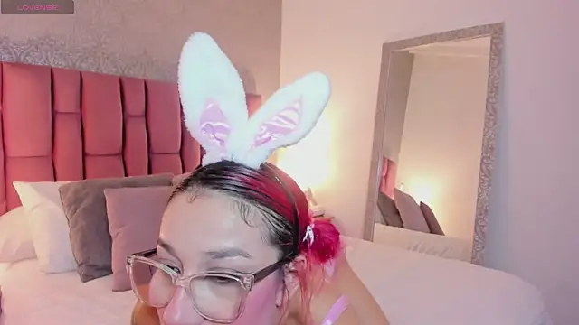 AbellaFox  online show from November 18, 2025, 7:29 pm