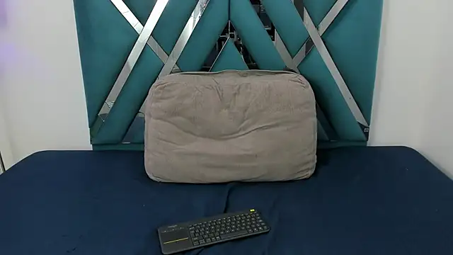 Emily-Carter online show from September 18, 2025, 8:33 pm