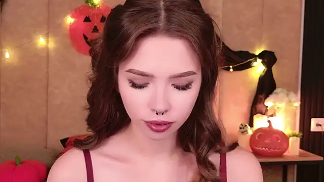 Sierra Fane online show from October 27, 2025, 6:28 am