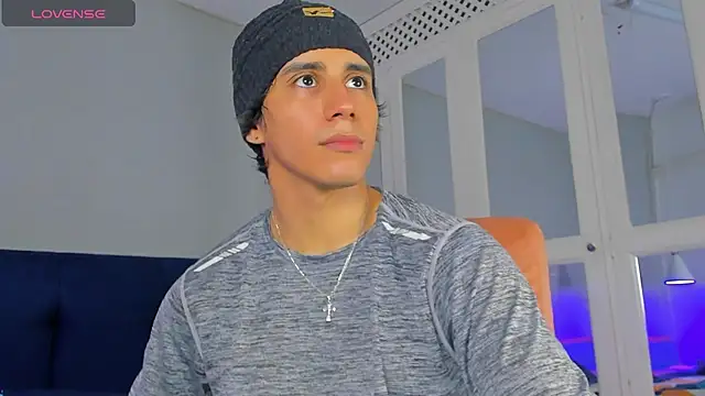 Snapshot of Allex_Cano chatting on September 24, 2025, 9:40 pm Allex Cano online show from September 24, 2025, 9:40 pm