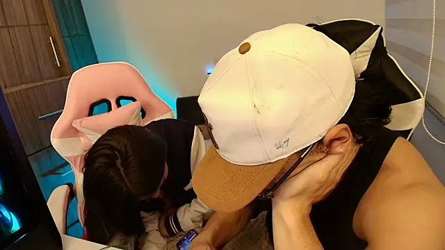 Snapshot of DesireLuxe chatting on October 24, 2025, 6:10 am DesireLuxe online show from October 24, 2025, 6:10 am