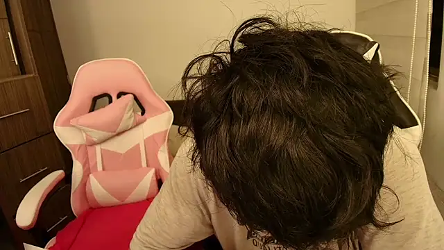 Snapshot of DesireLuxe chatting on November 2, 2025, 5:43 am DesireLuxe online show from November 2, 2025, 5:43 am