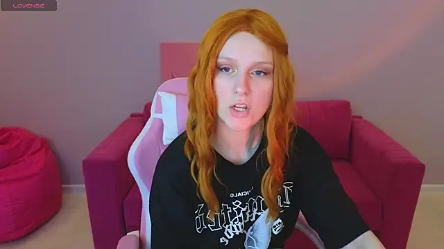 KristinMoore online show from March 22, 2025, 1:43 am