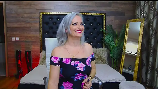 Snapshot of LadyTouch chatting on February 1, 2025, 4:03 am LadyTouch online show from February 1, 2025, 4:03 am