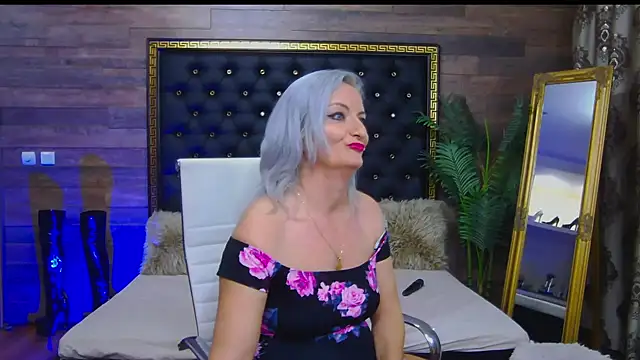 Snapshot of LadyTouch chatting on February 1, 2025, 7:05 am LadyTouch online show from February 1, 2025, 7:05 am