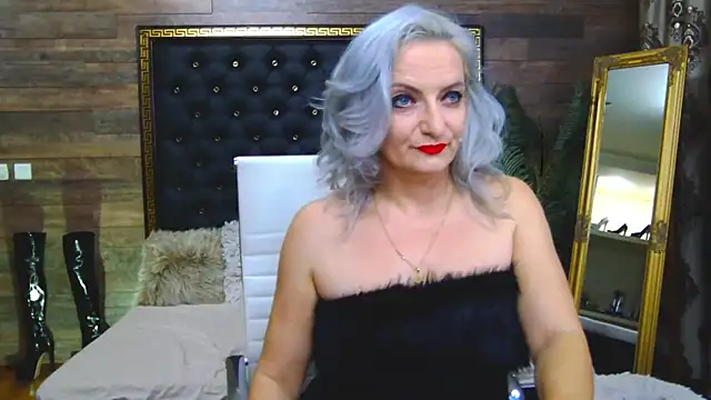 Snapshot of LadyTouch chatting on February 4, 2025, 4:39 pm LadyTouch online show from February 4, 2025, 4:39 pm