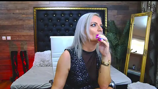 Snapshot of LadyTouch chatting on February 20, 2025, 5:44 am LadyTouch online show from February 20, 2025, 5:44 am