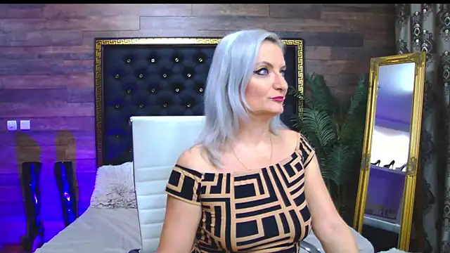 Snapshot of LadyTouch chatting on February 24, 2025, 1:13 am LadyTouch online show from February 24, 2025, 1:13 am