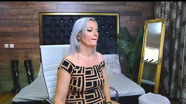 Snapshot of LadyTouch chatting on February 24, 2025, 4:16 am LadyTouch online show from February 24, 2025, 4:16 am