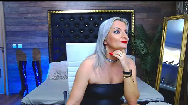 Snapshot of LadyTouch chatting on February 27, 2025, 4:41 am LadyTouch online show from February 27, 2025, 4:41 am