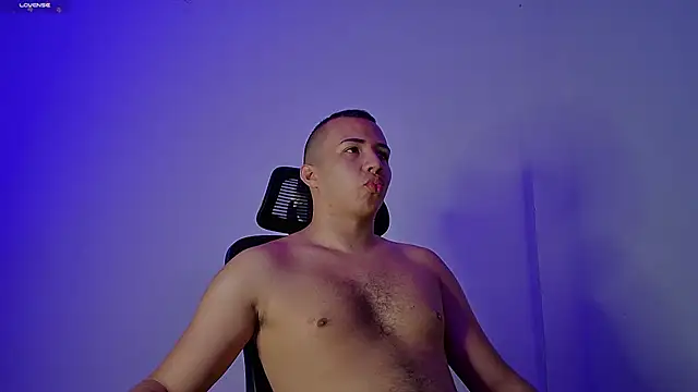 Snapshot of Donathoo1 chatting on March 6, 2025, 2:18 pm Donathoo1 online show from March 6, 2025, 2:18 pm