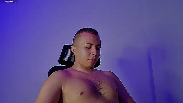 Snapshot of Donathoo1 chatting on March 14, 2025, 2:08 pm Donathoo1 online show from March 14, 2025, 2:08 pm