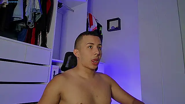 Snapshot of Donathoo1 chatting on September 19, 2025, 10:10 pm Donathoo1 online show from September 19, 2025, 10:10 pm