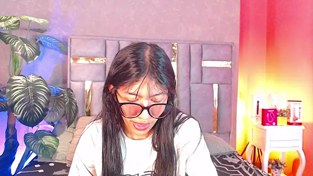 Snapshot of Tyla_Ks chatting on September 24, 2025, 7:39 pm Tyla Ks online show from September 24, 2025, 7:39 pm