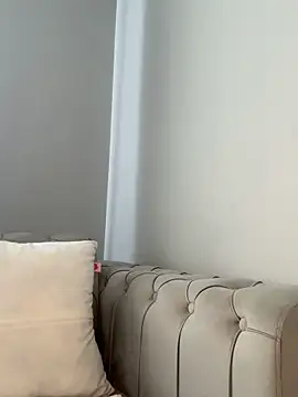 Snapshot of laraaaaaa chatting on November 3, 2025, 9:54 am laraaaaaa online show from November 3, 2025, 9:54 am