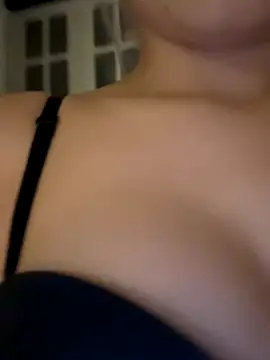 Snapshot of laraaaaaa chatting on December 4, 2025, 5:54 pm laraaaaaa online show from December 4, 2025, 5:54 pm