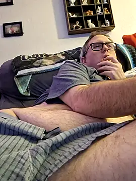 Snapshot of Smallone327 chatting on March 8, 2025, 6:32 am Smallone327 online show from March 8, 2025, 6:32 am