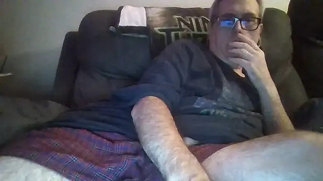 Snapshot of Smallone327 chatting on September 27, 2025, 4:06 am Smallone327 online show from September 27, 2025, 4:06 am