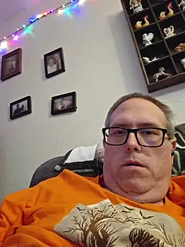 Snapshot of Smallone327 chatting on October 4, 2025, 8:40 pm Smallone327 online show from October 4, 2025, 8:40 pm