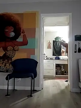 Queenanitadix online show from November 25, 2025, 5:57 pm