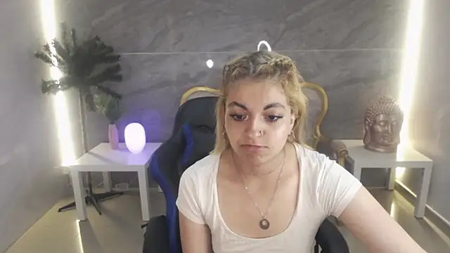 Snapshot of lili_conor_s chatting on March 13, 2025, 11:38 pm lili conor s online show from March 13, 2025, 11:38 pm