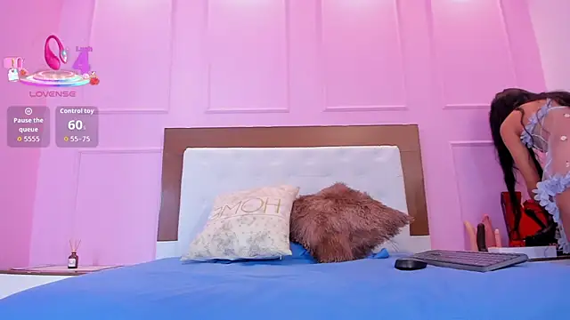 SOPHIATRISTA online show from September 15, 2025, 12:27 pm