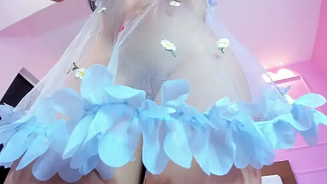 SOPHIATRISTA online show from November 12, 2025, 12:38 pm