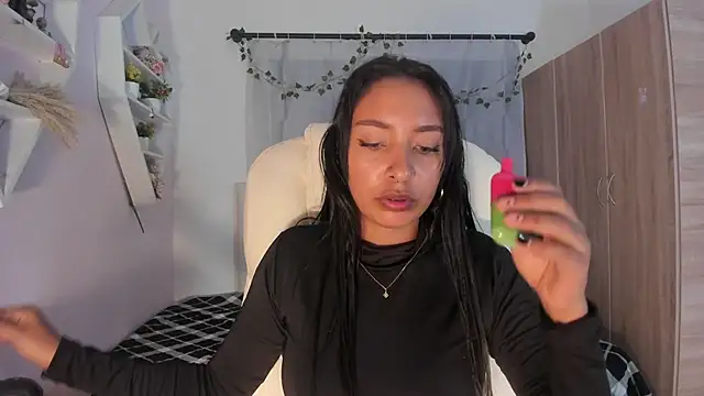 Emma lorense22 online show from November 13, 2025, 7:02 pm