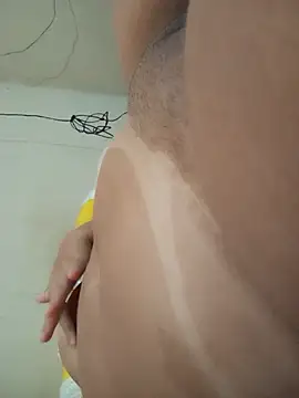 Milynhaofc online show from October 9, 2025, 3:43 pm