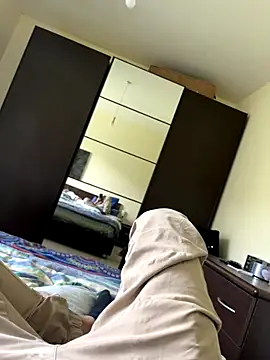 mikekmi21 online show from December 15, 2025, 11:25 am