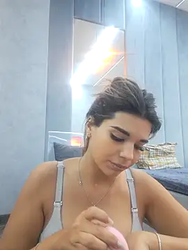 Bella Posh online show from October 14, 2025, 7:20 am