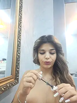 Bella Posh online show from October 25, 2025, 4:20 am