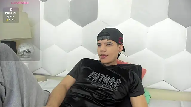 Axel Forte online show from October 17, 2025, 1:14 pm