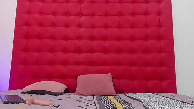 Snapshot of Maite_Smith_ chatting on March 4, 2025, 3:04 pm Maite Smith online show from March 4, 2025, 3:04 pm