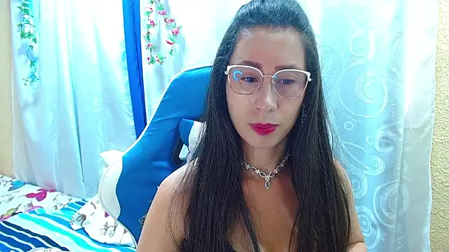 Snapshot of Gia_leinn chatting on November 18, 2025, 8:02 pm Gia leinn online show from November 18, 2025, 8:02 pm