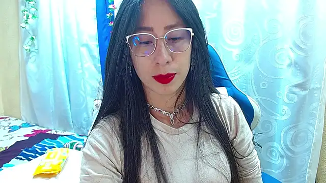 Snapshot of Gia_leinn chatting on November 22, 2025, 12:42 am Gia leinn online show from November 22, 2025, 12:42 am