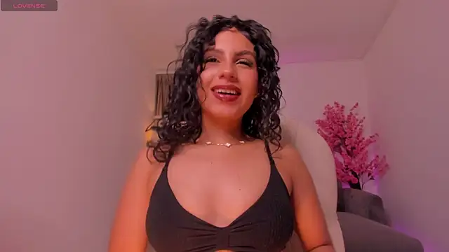 hannah thomson  online show from November 25, 2025, 3:17 am