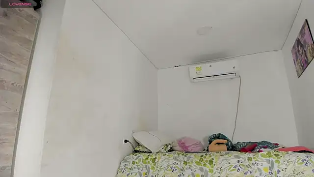 Snapshot of flor_herrera01 chatting on September 19, 2025, 5:09 am flor herrera01 online show from September 19, 2025, 5:09 am
