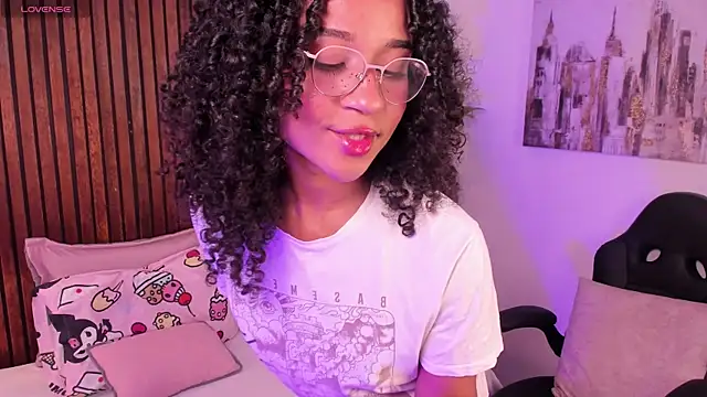 Layla Clarke online show from September 18, 2025, 7:49 pm