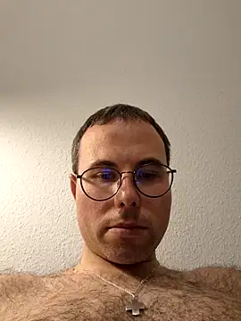 Snapshot of Simonudist chatting on December 16, 2025, 8:25 pm Simonudist online show from December 16, 2025, 8:25 pm