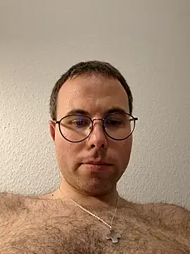 Snapshot of Simonudist chatting on December 18, 2025, 8:59 pm Simonudist online show from December 18, 2025, 8:59 pm