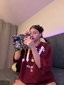 Dirty-Bunnyyy online show from October 8, 2025, 6:22 am