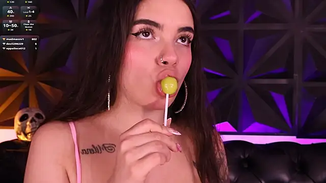 DaphneGlas online show from October 29, 2025, 1:02 pm